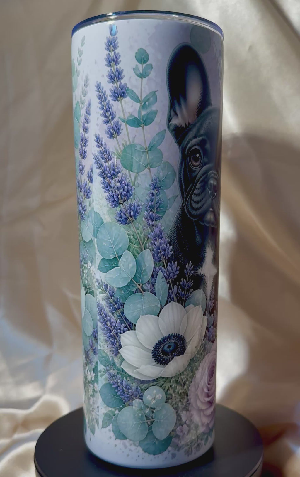Bulldoggen Tumbler mit Blumenmotiv